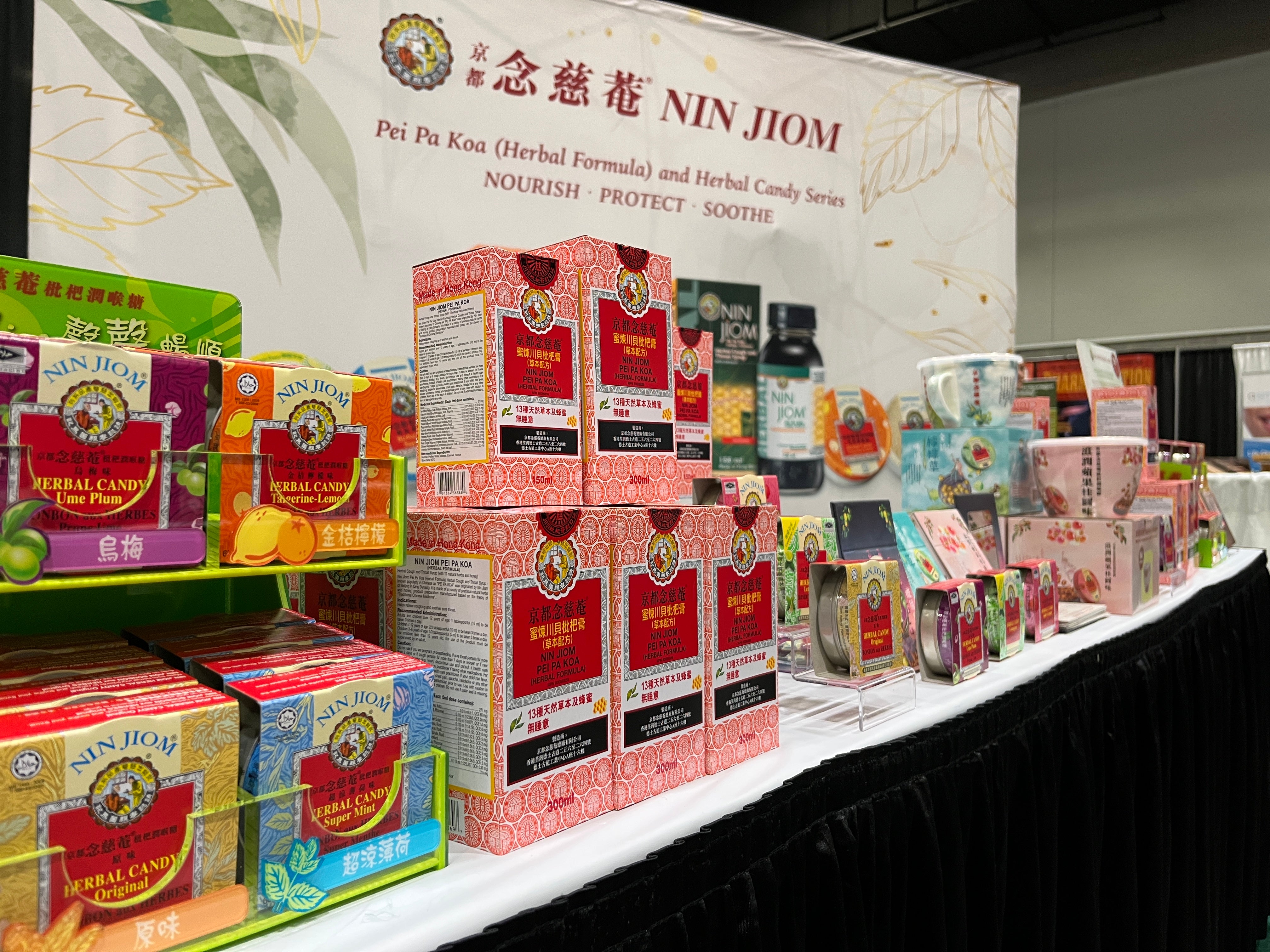 Nin Jiom présente ses produits les plus vendus au salon du bien-être de Vancouver